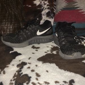 Black nike shoes